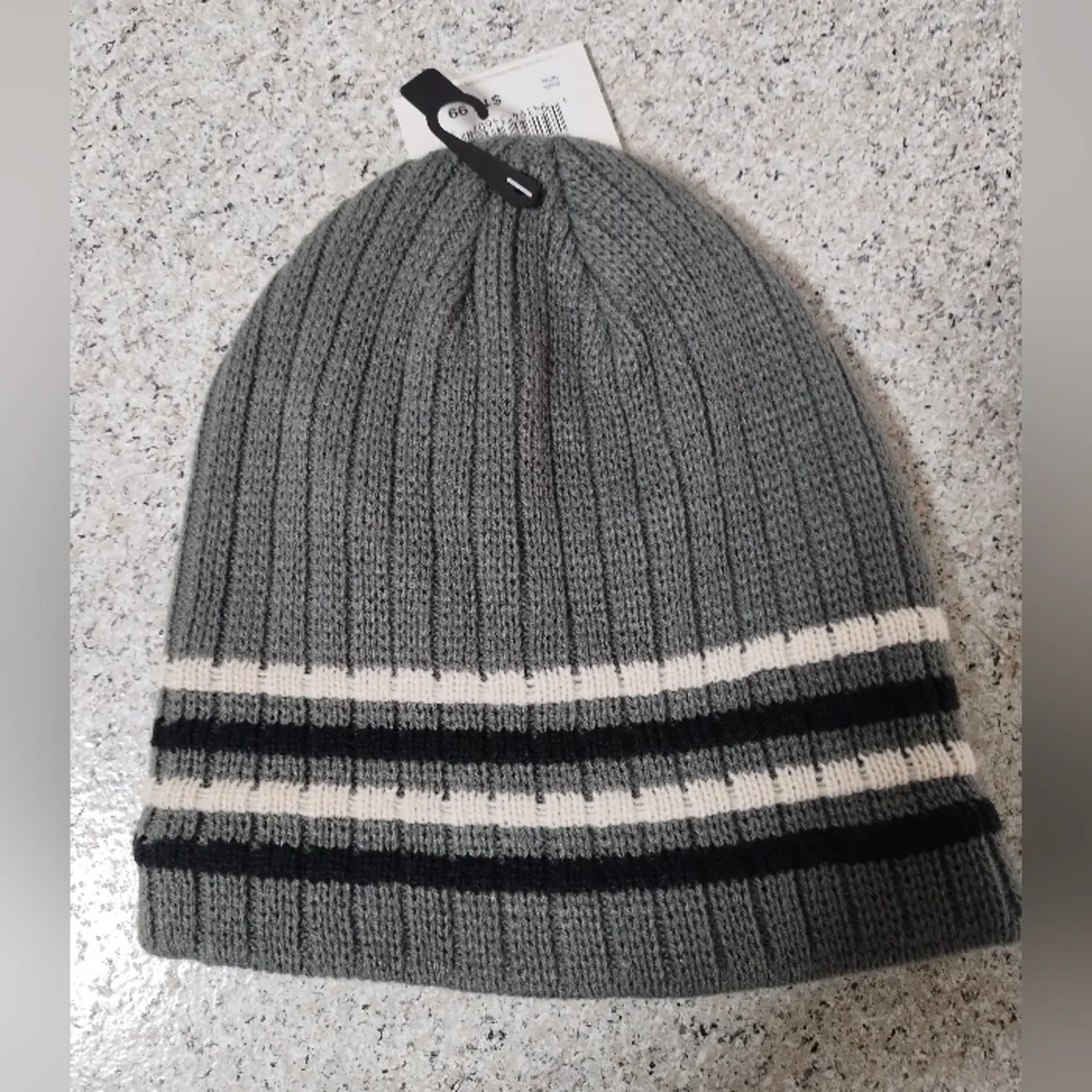 Isotoner Grey Beanie Winter Hat New w/ Tags